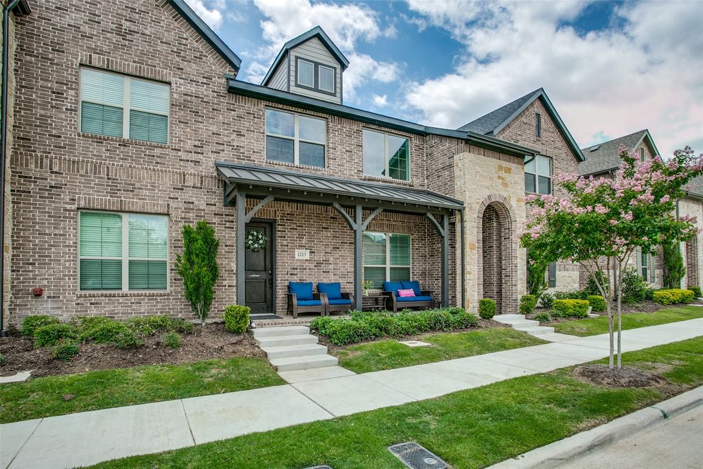 1213 Casselberry Drive, Flower Mound, TX 75028