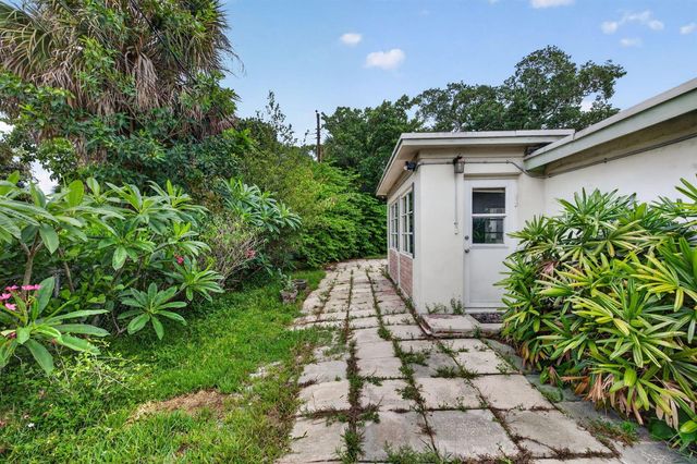 841 SW 18th Court, Fort Lauderdale, FL 33315