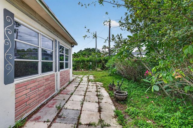 841 SW 18th Court, Fort Lauderdale, FL 33315