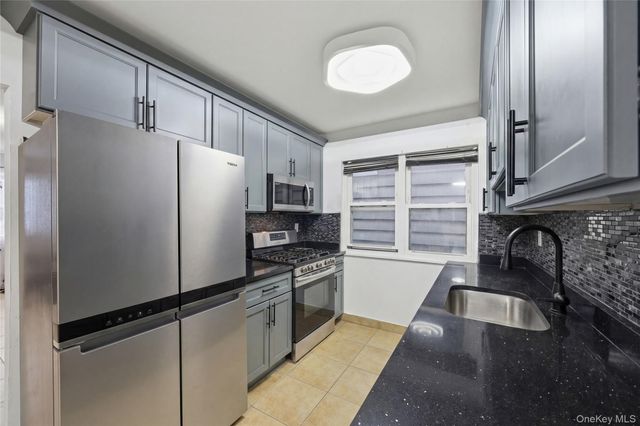 867 Kinsella Street, Bronx, NY 10462