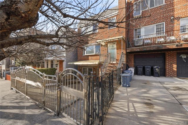 867 Kinsella Street, Bronx, NY 10462