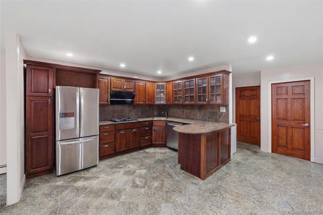 867 Kinsella Street, Bronx, NY 10462