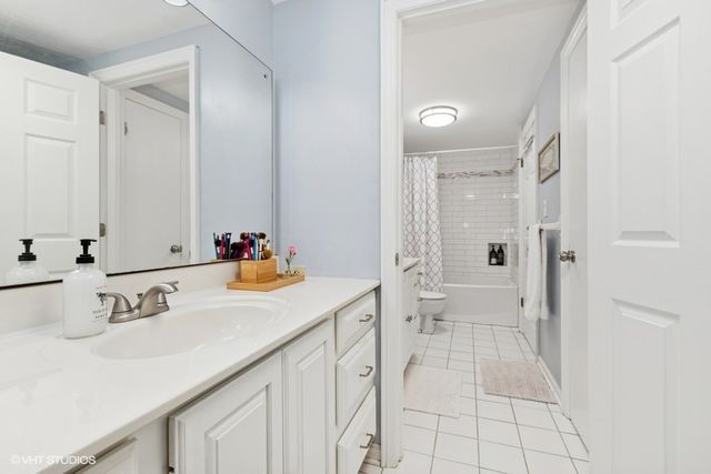 128 Carriage Way Drive 217B, Burr Ridge, IL 60527