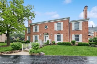 128 Carriage Way Drive 217B, Burr Ridge, IL 60527