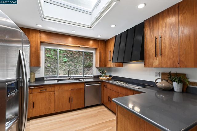 521 Tahos Rd, Orinda, CA 94563