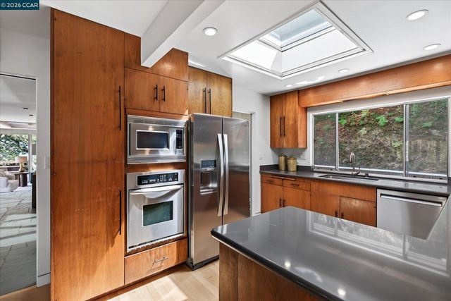 521 Tahos Rd, Orinda, CA 94563