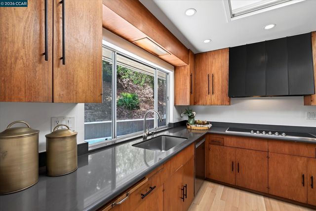 521 Tahos Rd, Orinda, CA 94563