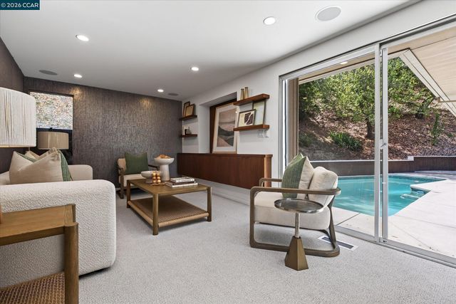 521 Tahos Rd, Orinda, CA 94563