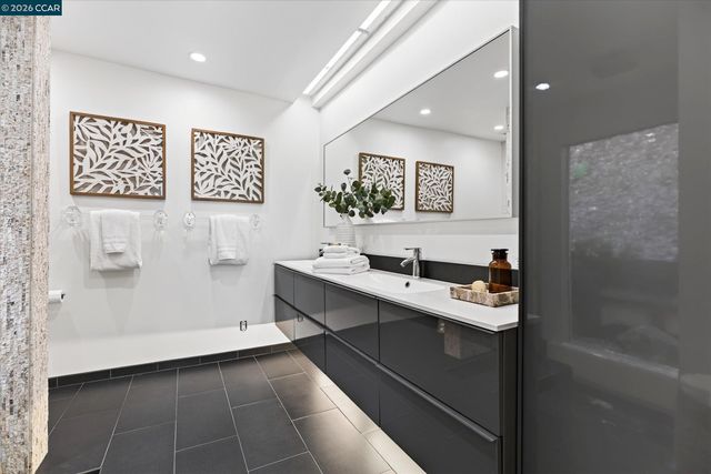 521 Tahos Rd, Orinda, CA 94563