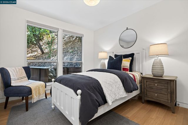 521 Tahos Rd, Orinda, CA 94563