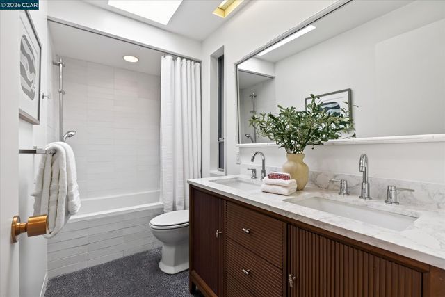 521 Tahos Rd, Orinda, CA 94563