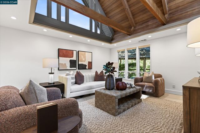 521 Tahos Rd, Orinda, CA 94563