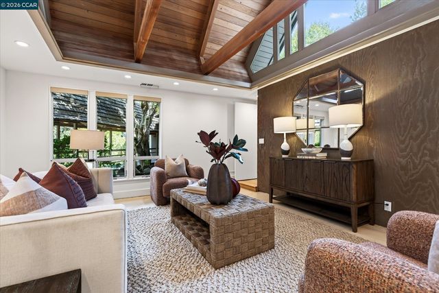 521 Tahos Rd, Orinda, CA 94563