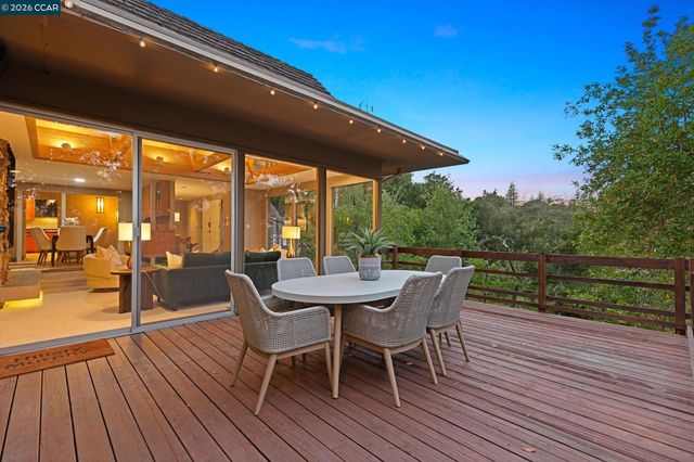 521 Tahos Rd, Orinda, CA 94563