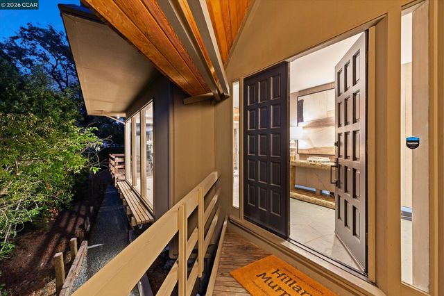521 Tahos Rd, Orinda, CA 94563