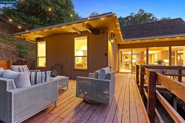 521 Tahos Rd, Orinda, CA 94563