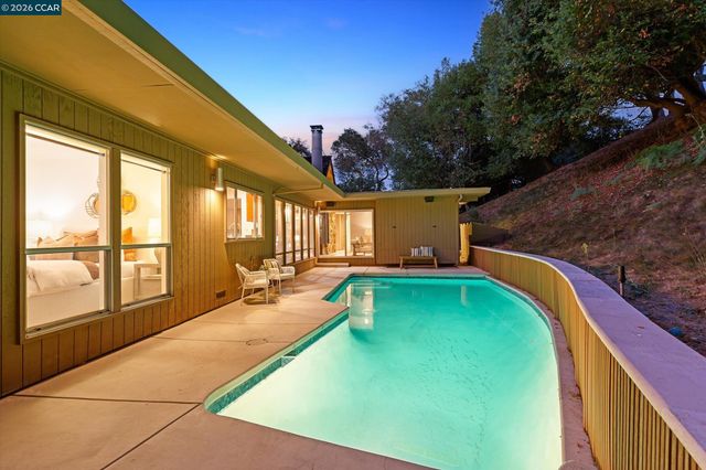 521 Tahos Rd, Orinda, CA 94563