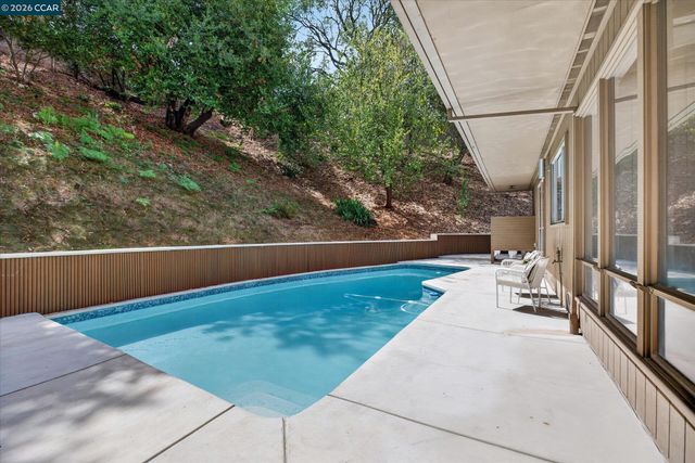 521 Tahos Rd, Orinda, CA 94563