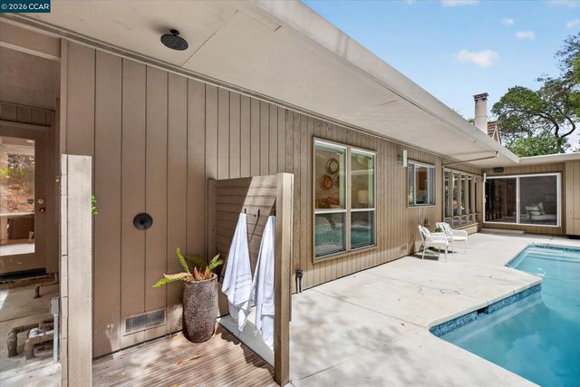521 Tahos Rd, Orinda, CA 94563