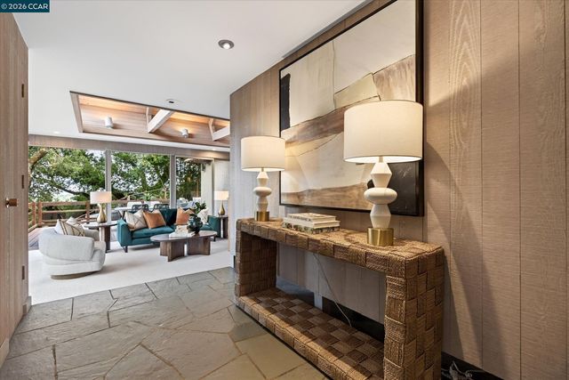 521 Tahos Rd, Orinda, CA 94563