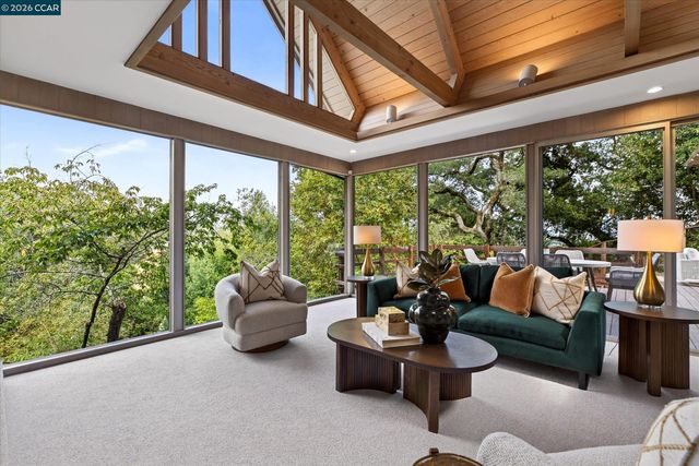 521 Tahos Rd, Orinda, CA 94563