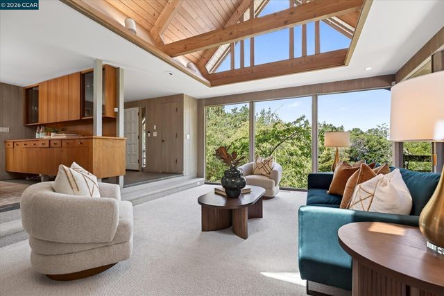 521 Tahos Rd, Orinda, CA 94563