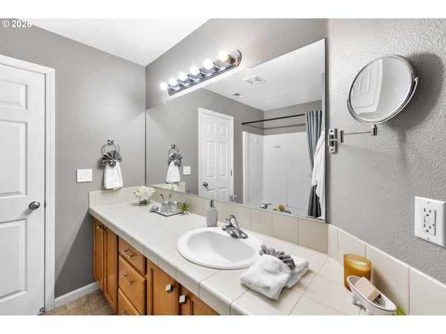 1360 Ne COHO Ct, Troutdale, OR 97060
