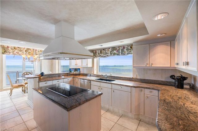 8231 Bay Colony DR 1604, Naples, FL 34108