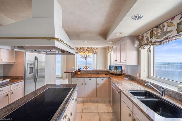 8231 Bay Colony DR 1604, Naples, FL 34108