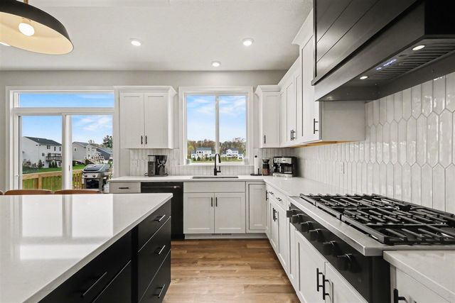 13059 Pine Glen Drive, Grand Haven, MI 49417