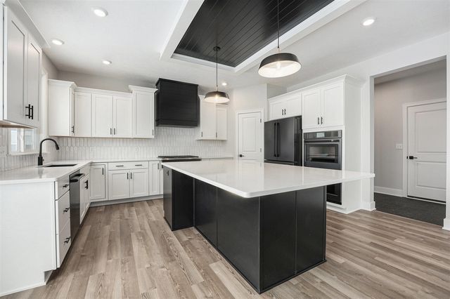 13059 Pine Glen Drive, Grand Haven, MI 49417