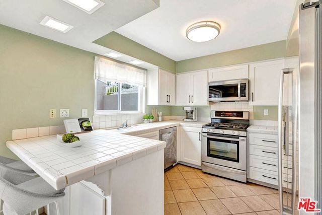 10239 White Oak Avenue 1, Los Angeles, CA 91325