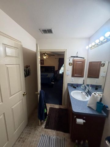 918 Bayonne Street, Dallas, TX 75212