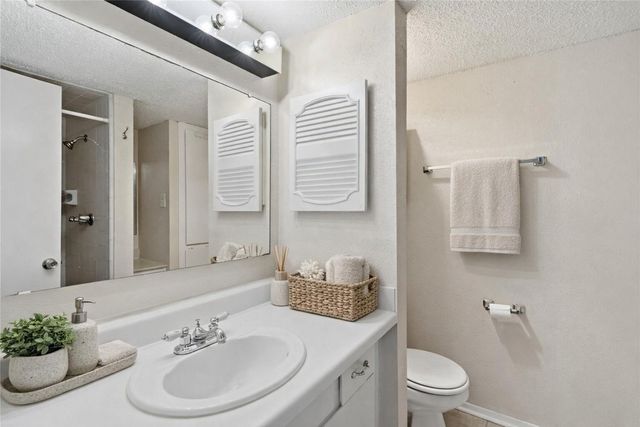 208 Yacht Club Lane 208, Seabrook, TX 77586