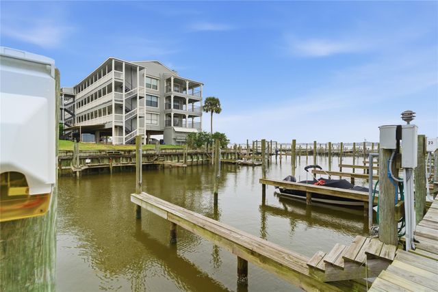 208 Yacht Club Lane 208, Seabrook, TX 77586
