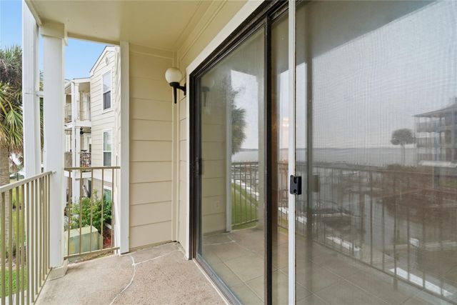 208 Yacht Club Lane 208, Seabrook, TX 77586