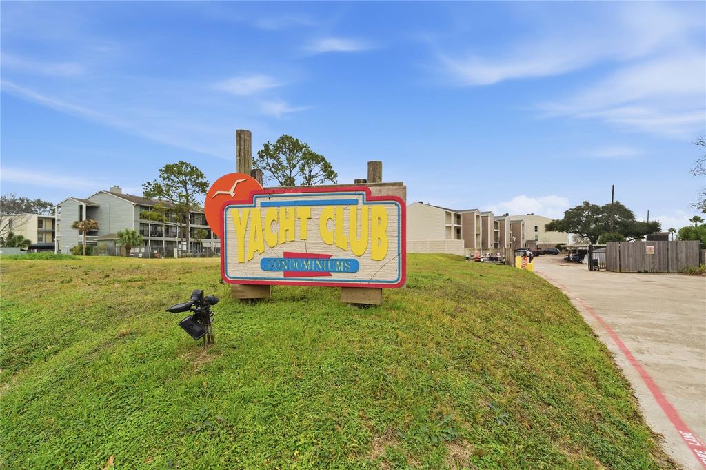 208 Yacht Club Lane 208, Seabrook, TX 77586