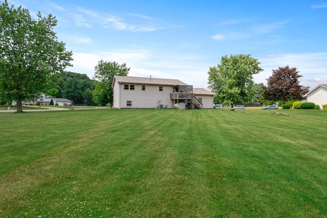 302 Elkwood Court, Valparaiso, IN 46383