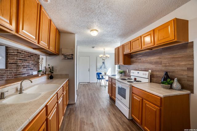 9502 Woodland, San Antonio, TX 78250