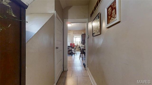 9421 Holtwood Road, St Louis, MO 63114