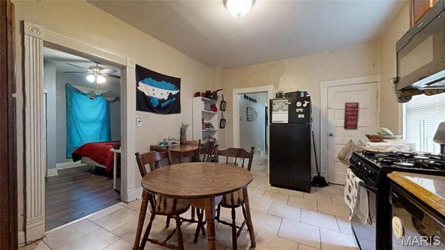 9421 Holtwood Road, St Louis, MO 63114