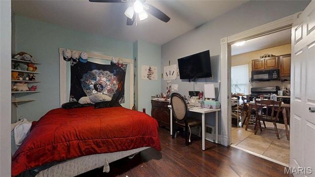 9421 Holtwood Road, St Louis, MO 63114