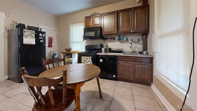 9421 Holtwood Road, St Louis, MO 63114
