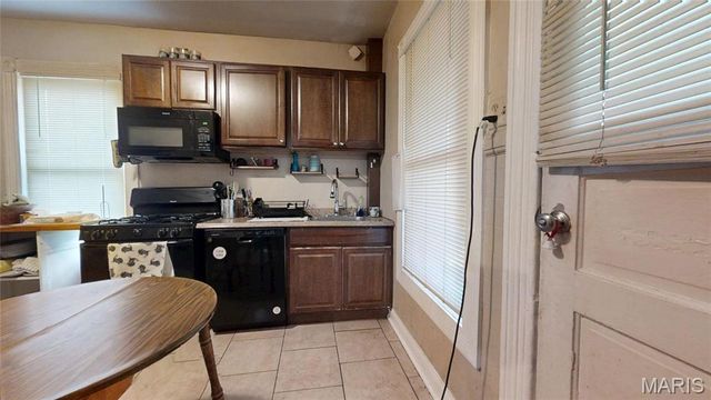 9421 Holtwood Road, St Louis, MO 63114