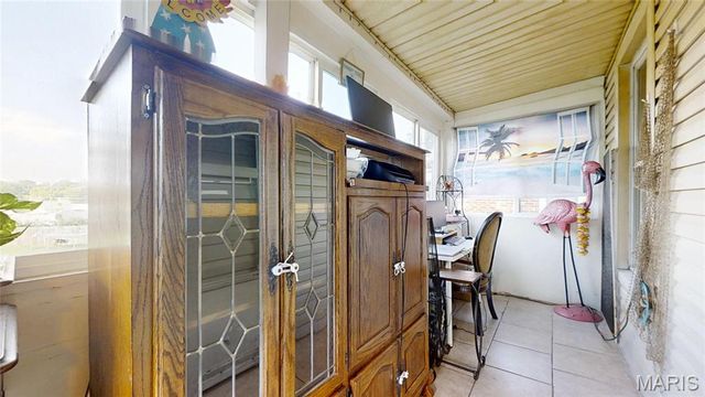 9421 Holtwood Road, St Louis, MO 63114