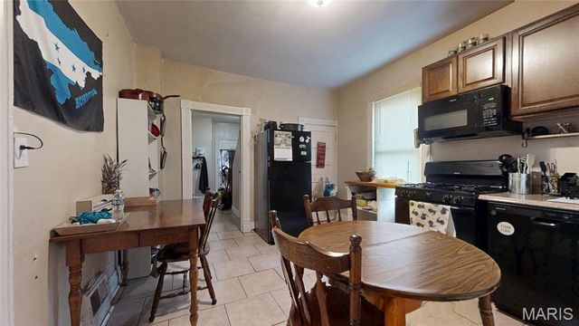 9421 Holtwood Road, St Louis, MO 63114