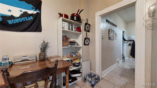 9421 Holtwood Road, St Louis, MO 63114