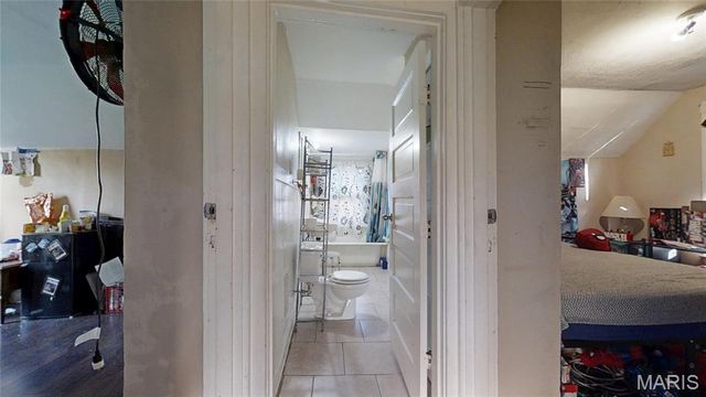 9421 Holtwood Road, St Louis, MO 63114