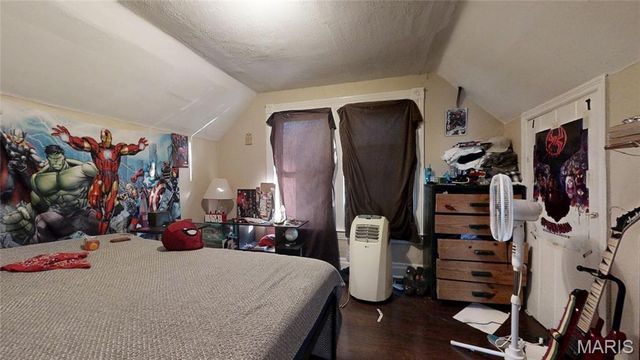 9421 Holtwood Road, St Louis, MO 63114