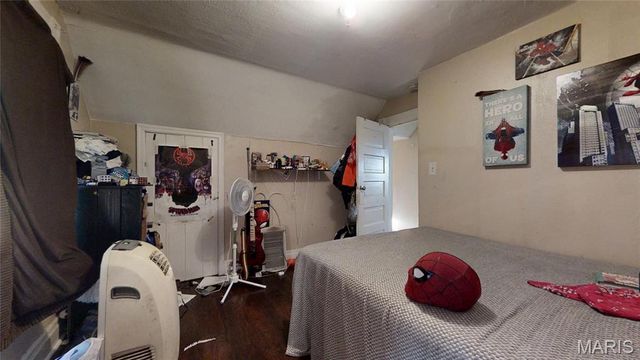 9421 Holtwood Road, St Louis, MO 63114